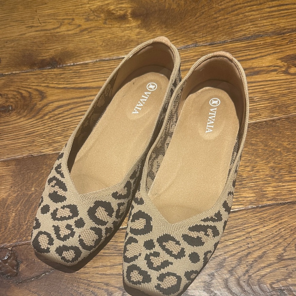 Women's Leopard Print Flats - Tan